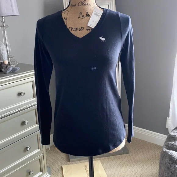 Girls Abercrombie kids long sleeve tee NWT - Picture 1 of 3